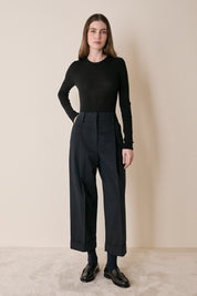 Pantaloni in cotone con piega e risvolto