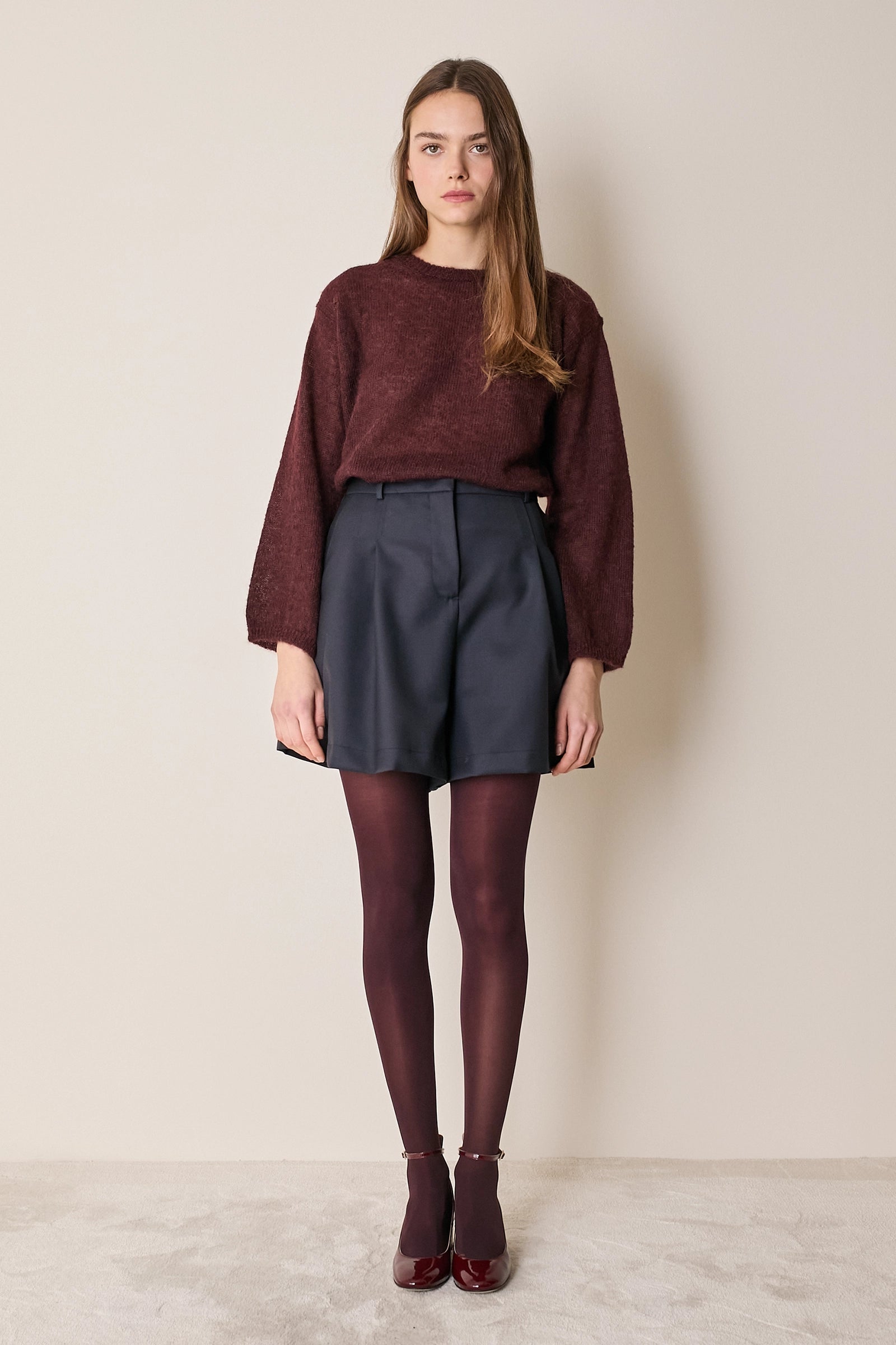 Pantaloni corti in lana con pinces