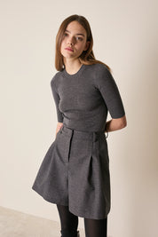 Pantaloni corti in lana con pinces