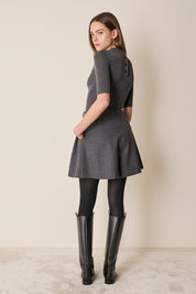 Pantaloni corti in lana con pinces