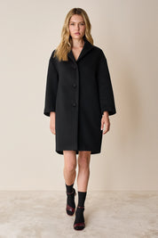 Egg-shaped virgin wool coat