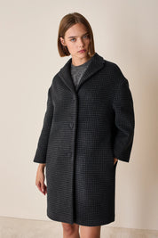 Egg-shaped wool and cashmere coat