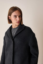 Egg-shaped wool and cashmere coat