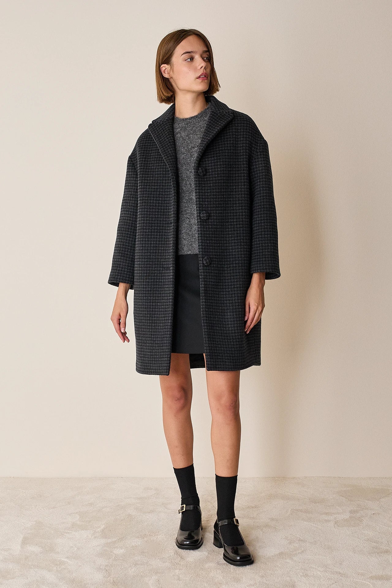 Egg-shaped wool and cashmere coat