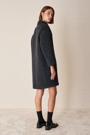 Egg-shaped wool and cashmere coat