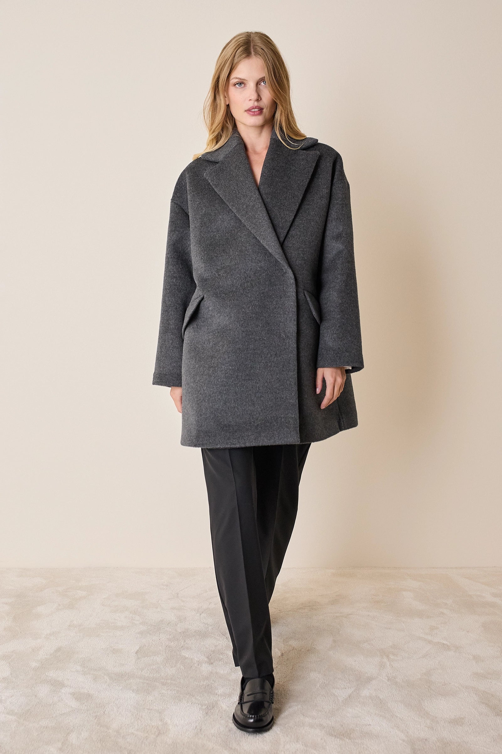 Cappotto doppiopetto in lana e angora