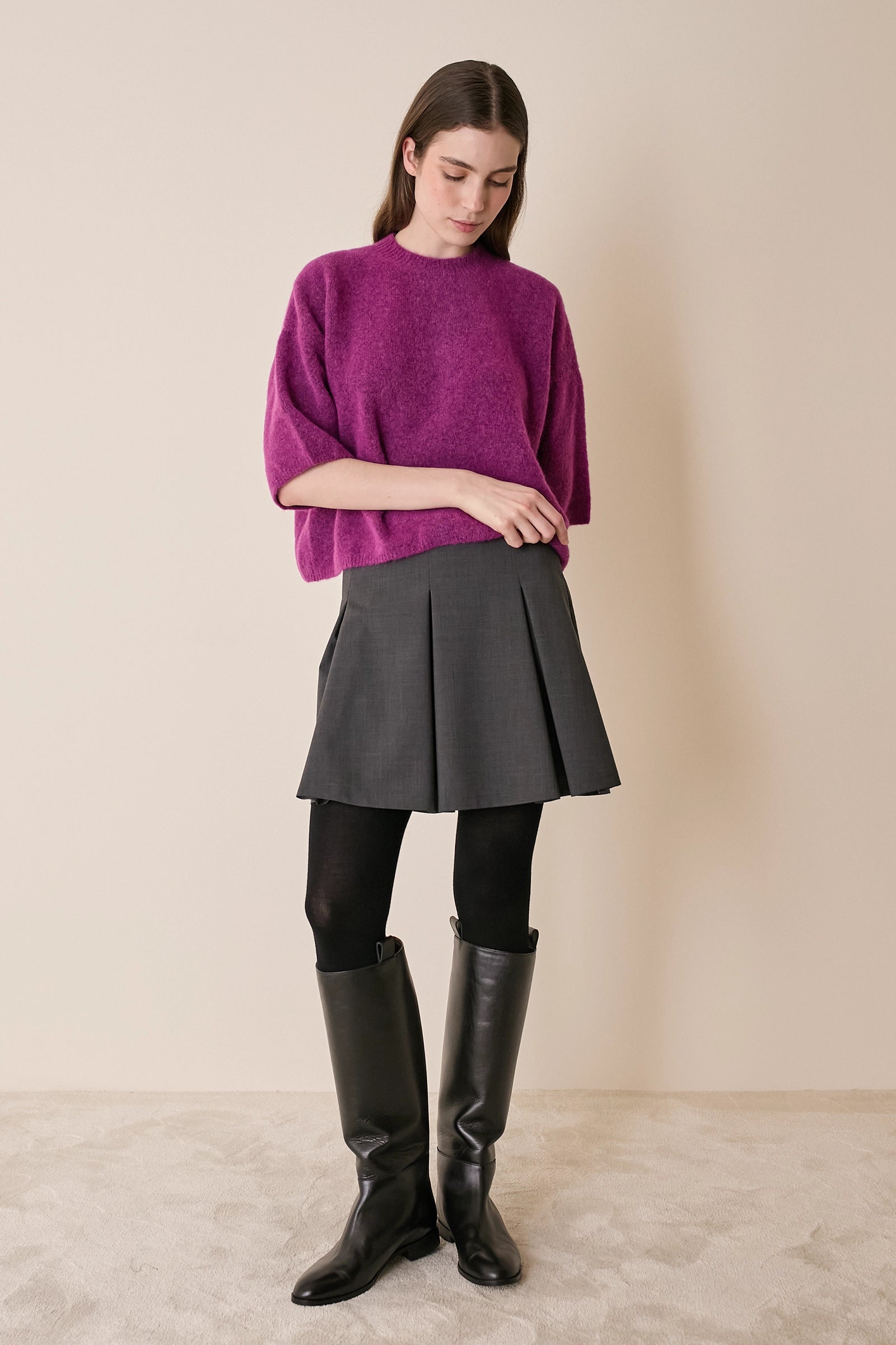 Stretch wool pleated skirt
