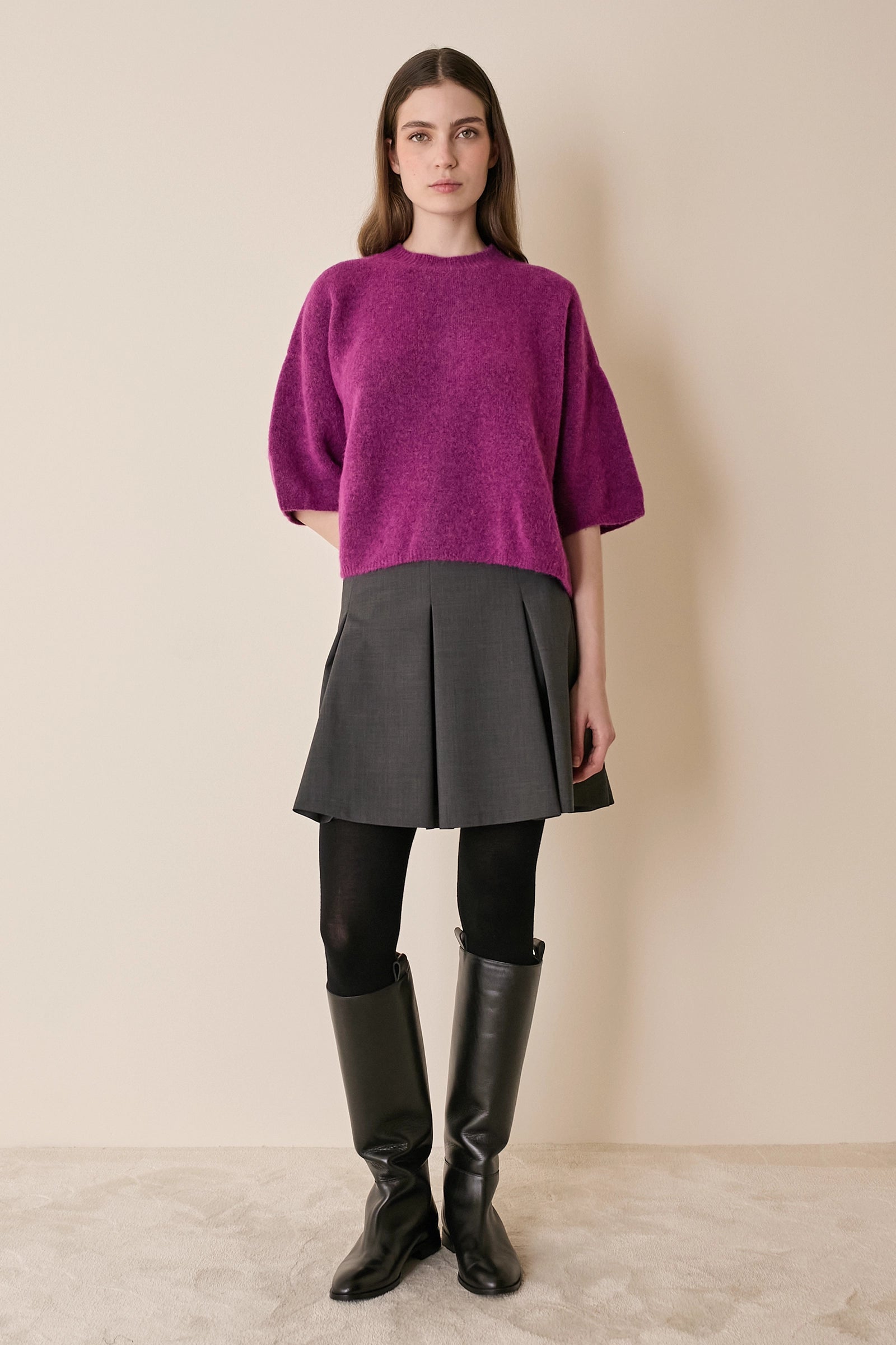 Stretch wool pleated skirt