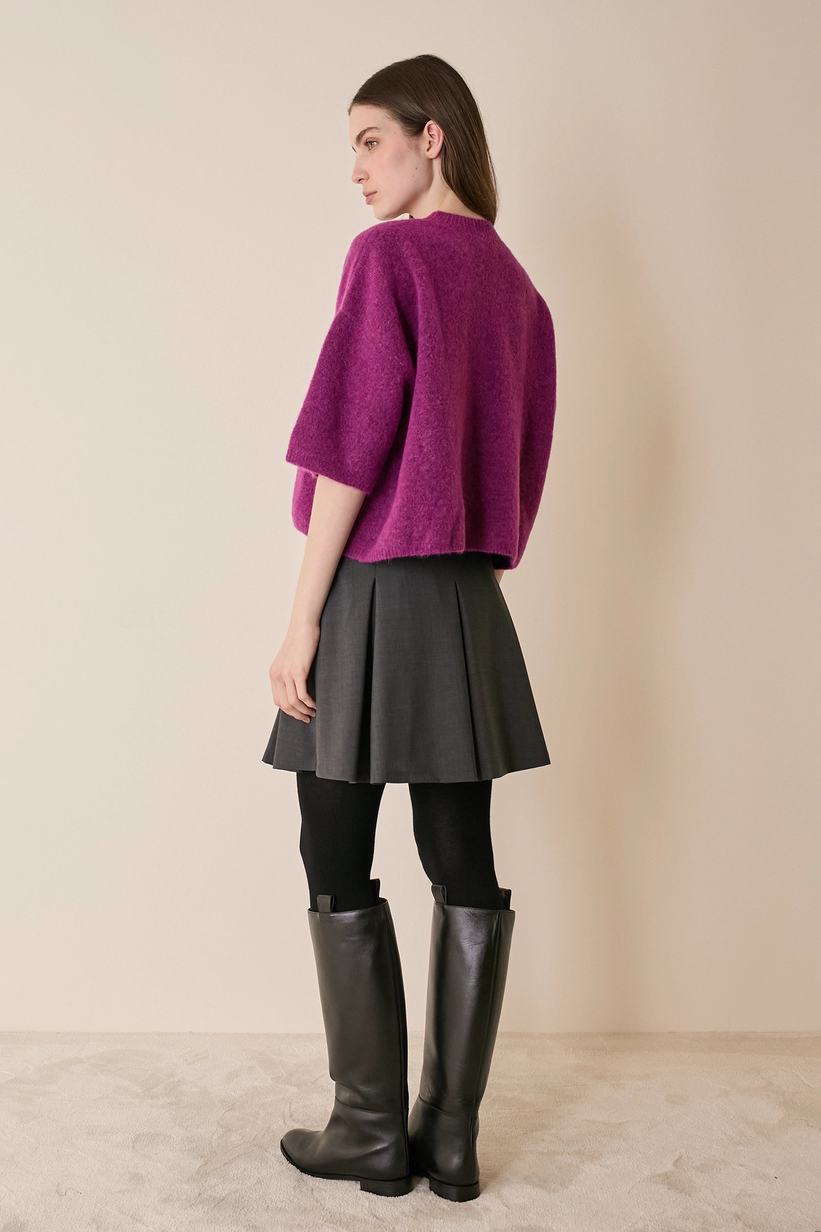 Stretch wool pleated skirt