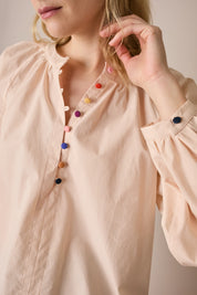 Top con bottoni colorati