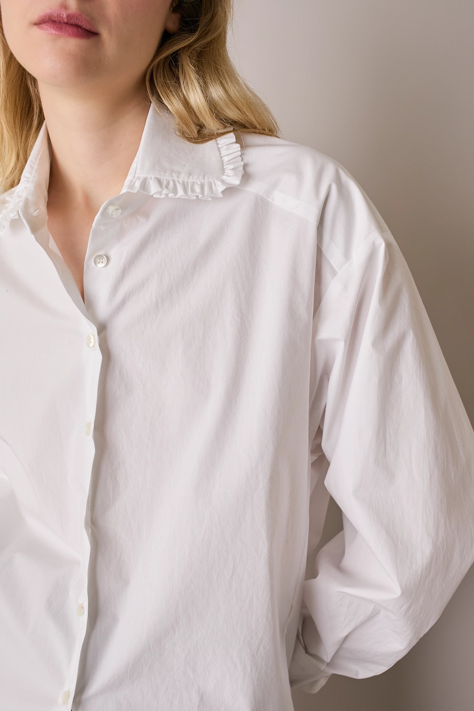 Camicia boxy con colletto volant