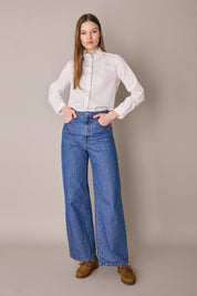 Camicia con colletto volant e profili a contrasto