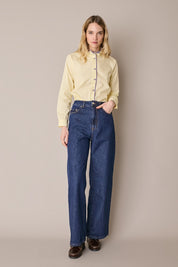 Camicia con colletto volant e profili a contrasto
