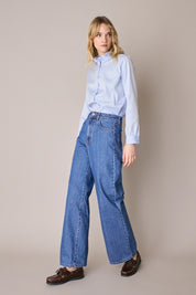Camicia con colletto volant e profili a contrasto