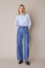 Camicia con colletto volant e profili a contrasto