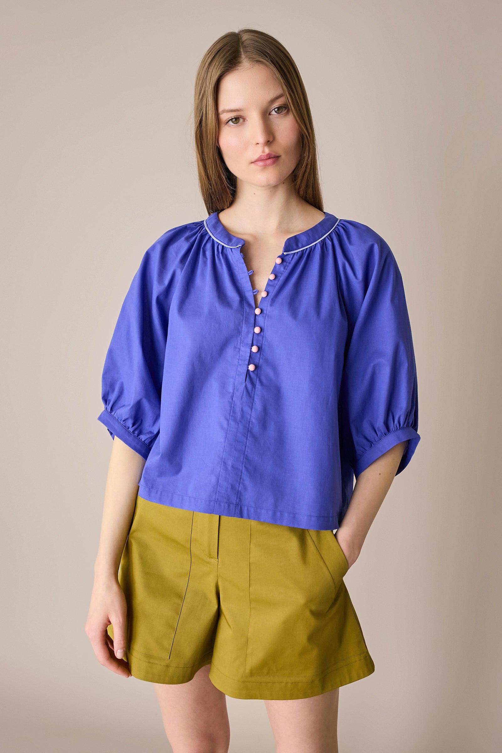 Top con bottoni rivestiti