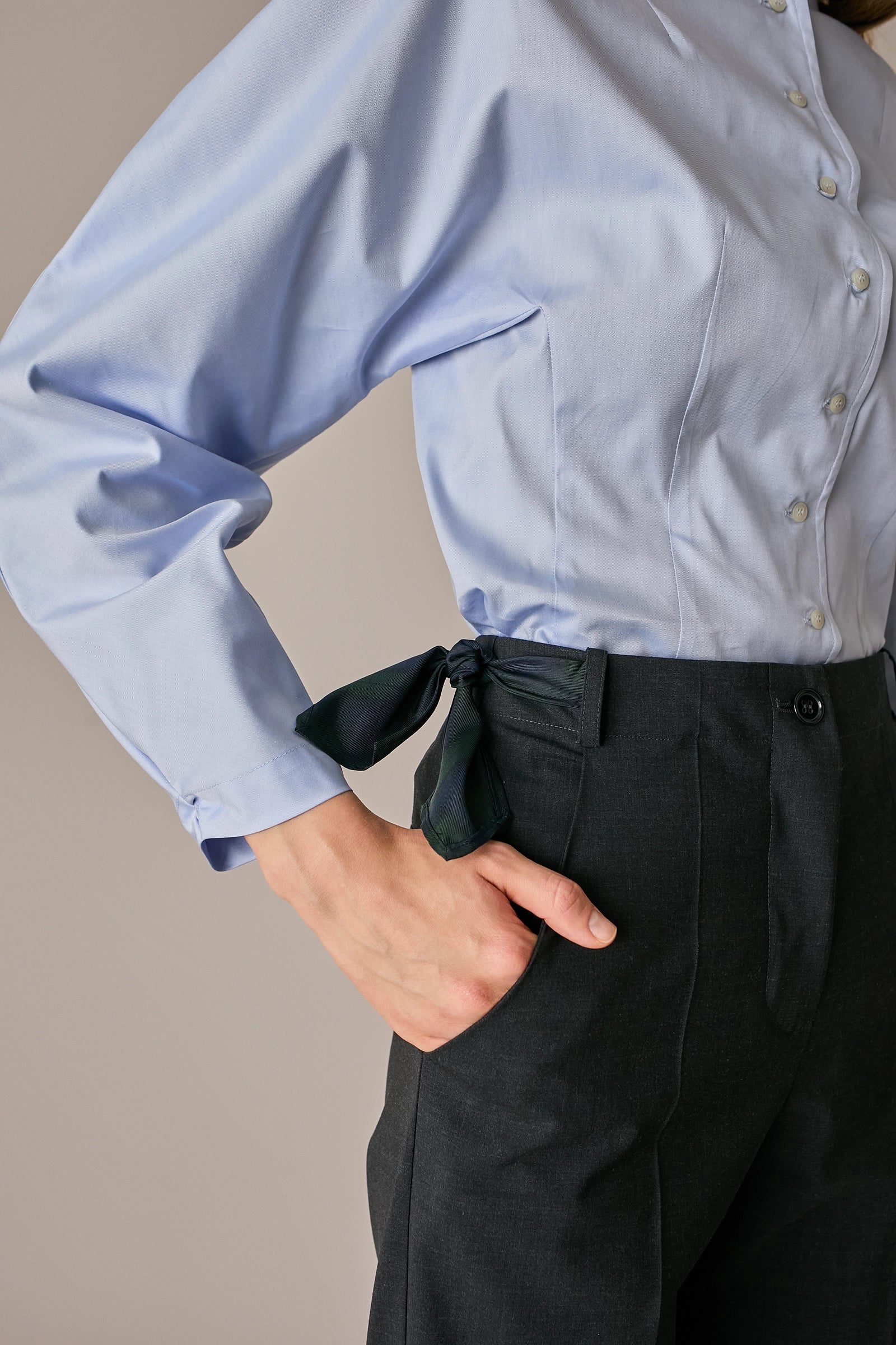 Camicia in cotone con maniche scultoree