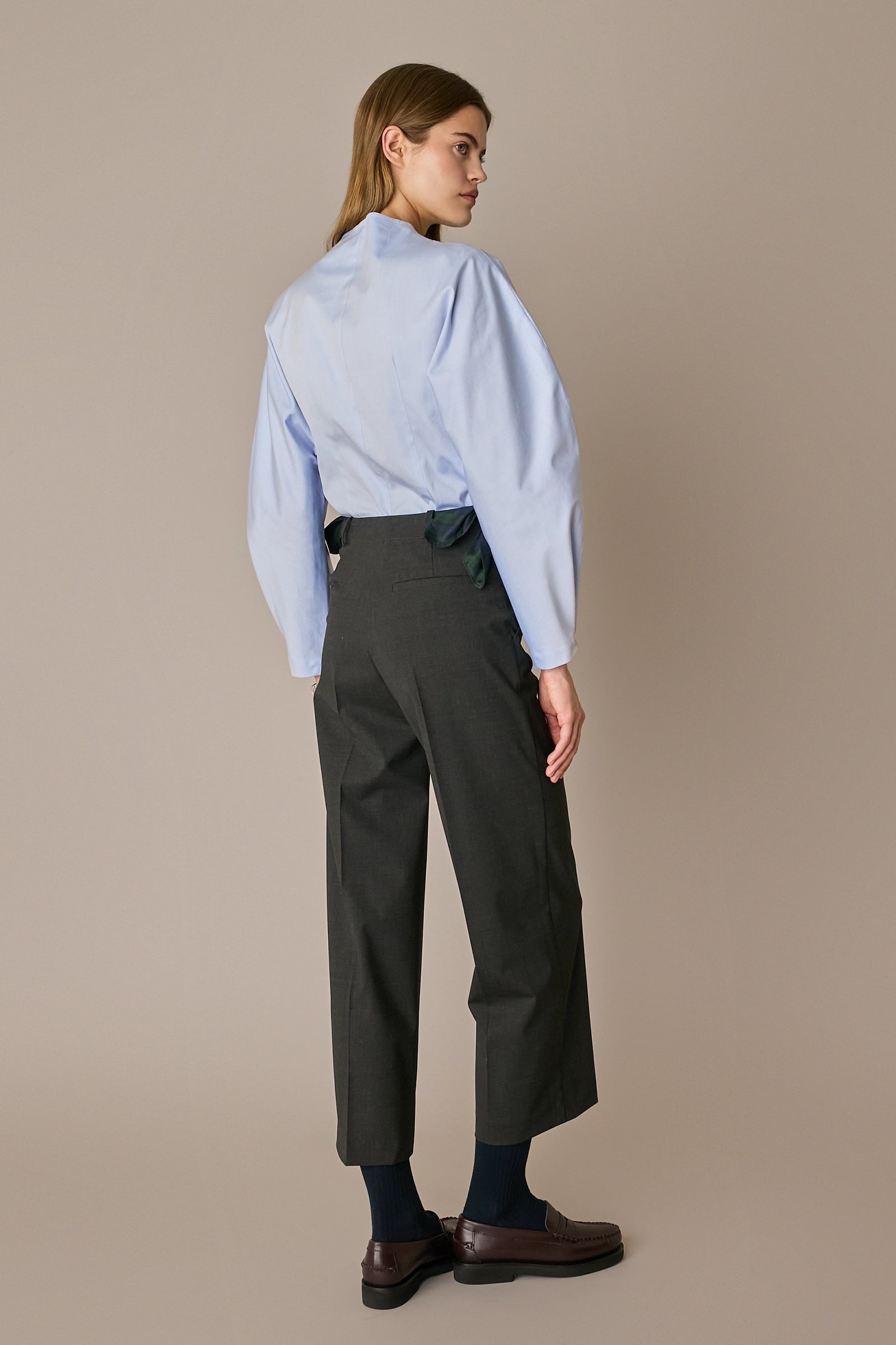 Camicia in cotone con maniche scultoree