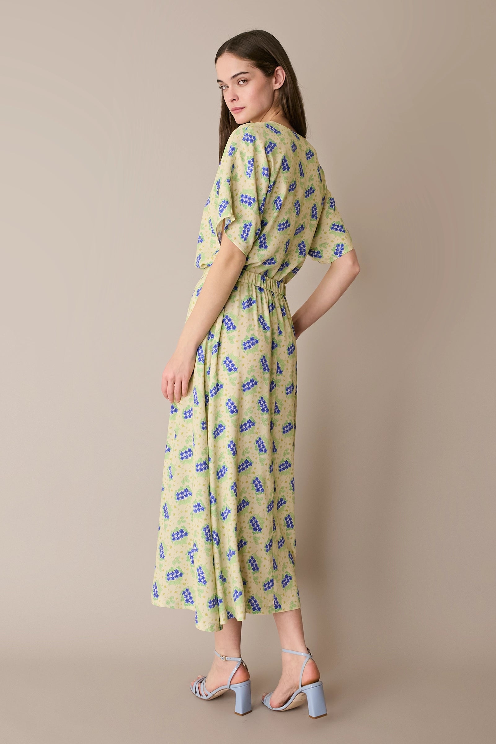 Camicia a fiori con maniche kimono