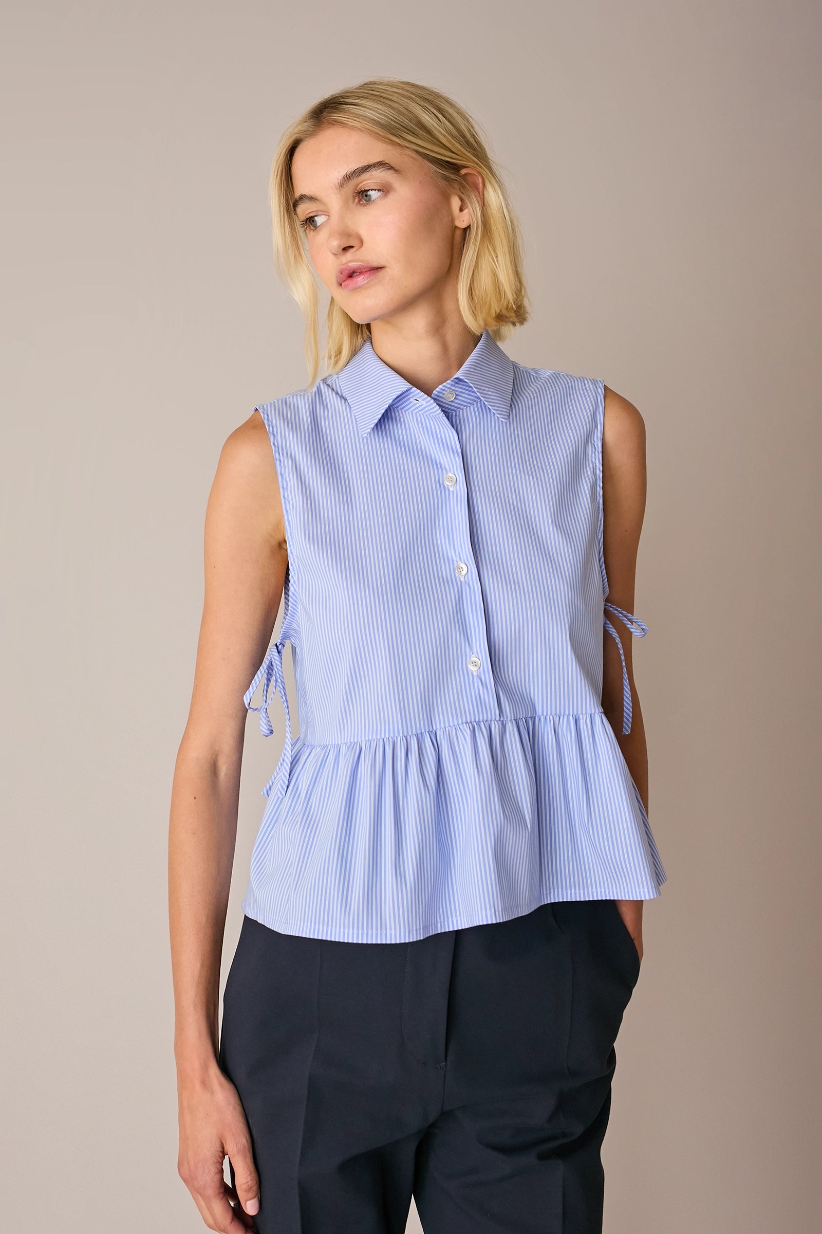 Sleeveless tie-detail blouse