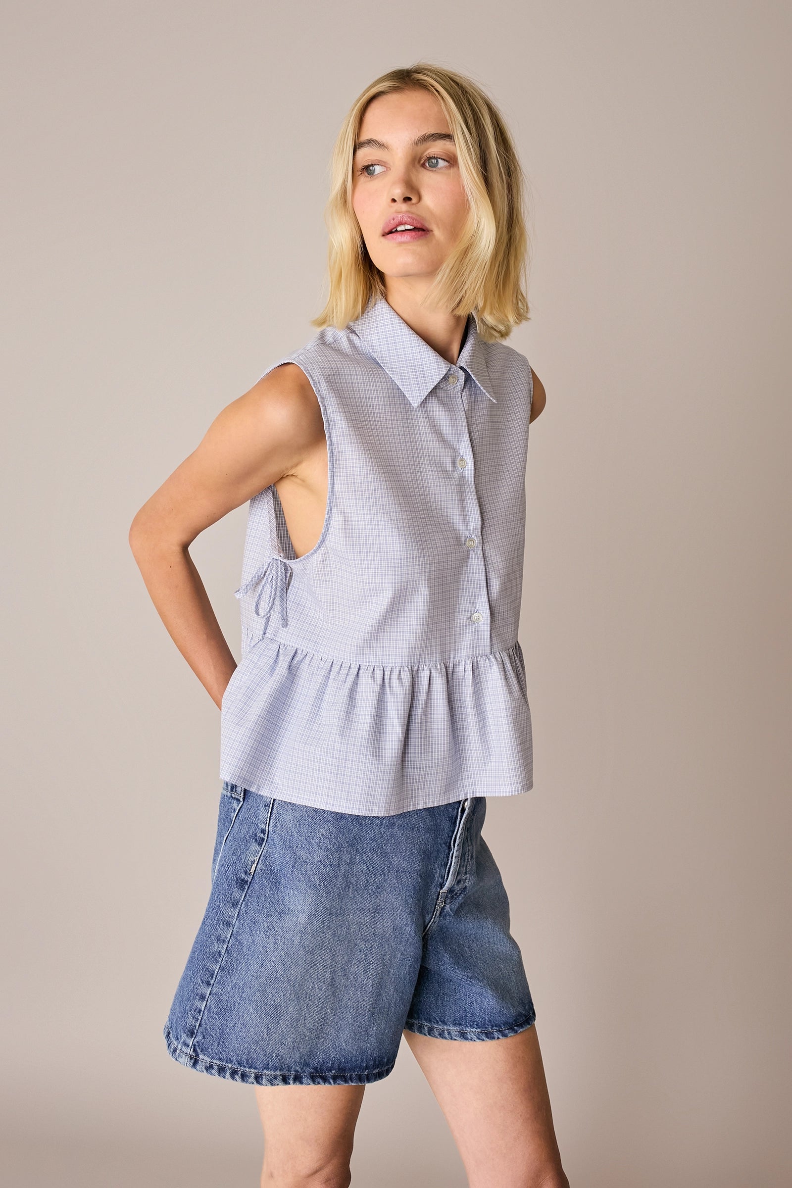 Sleeveless tie-detail blouse