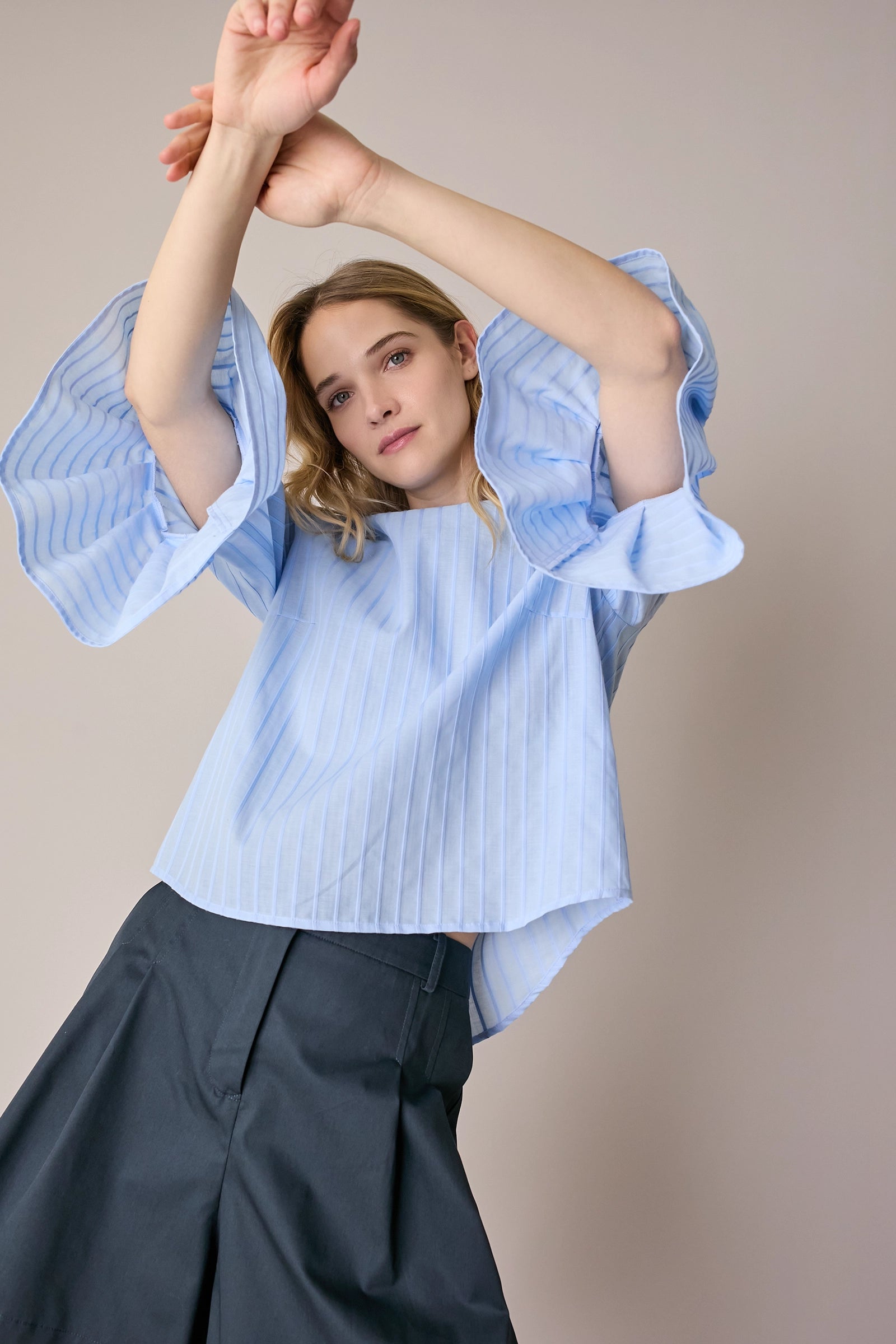 Top in cotone con maniche a campanella