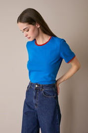 T-shirt con profili a contrasto