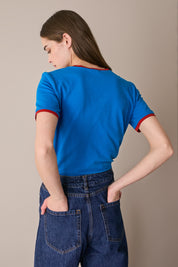 T-shirt con profili a contrasto