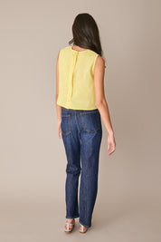 Top in lino con bottoncini