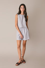 Top in lino con bottoncini