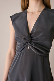 Abito in seta stretch con scollo intrecciato