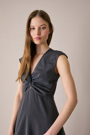 Abito in seta stretch con scollo intrecciato