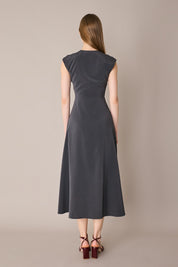 Abito in seta stretch con scollo intrecciato