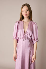 Abito lungo a mezze maniche con scollo a V