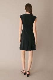 Abito stretch con scollo intrecciato