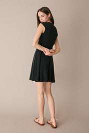 Abito stretch con scollo intrecciato