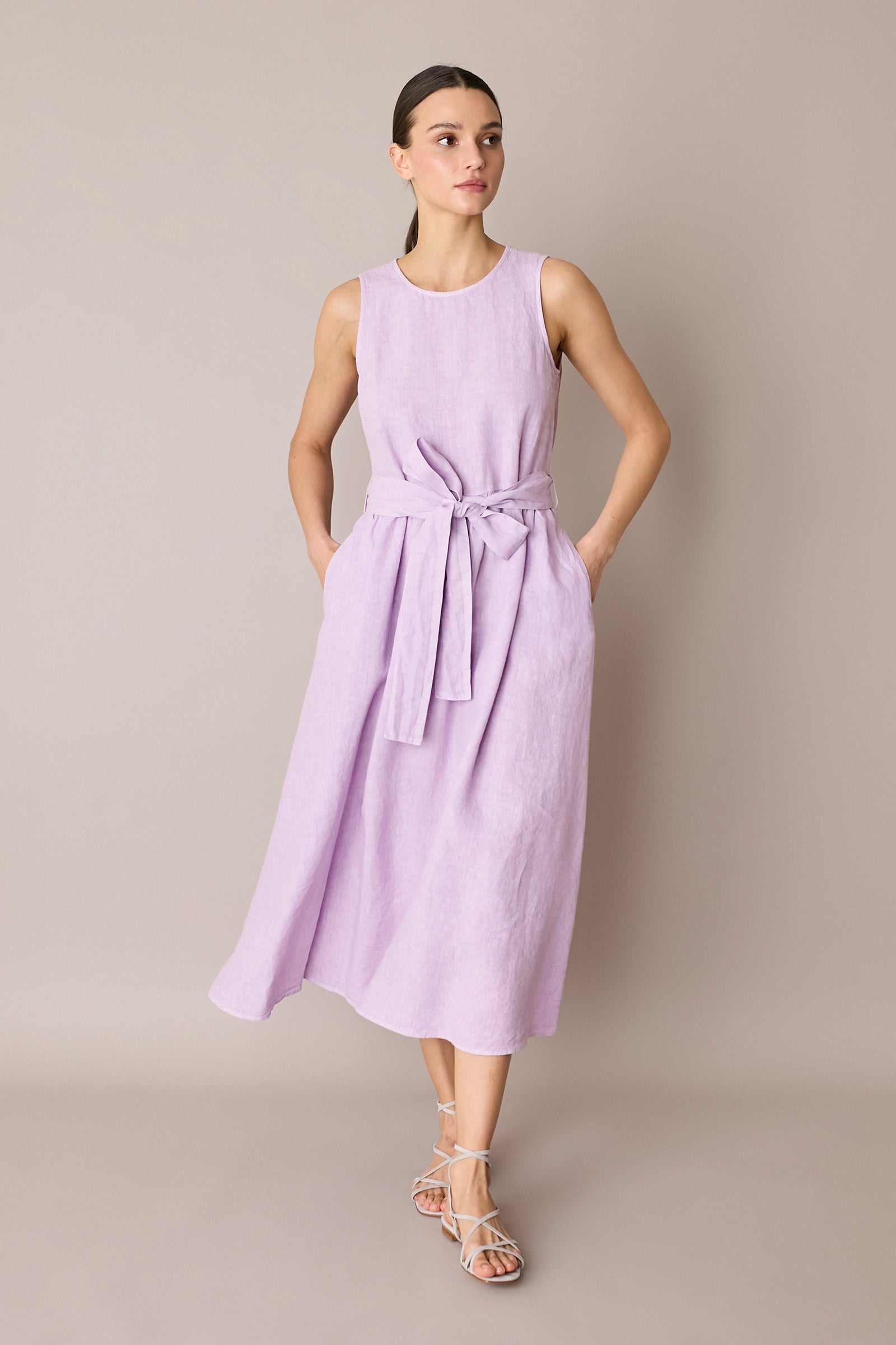 Abito lungo in lino con cintura