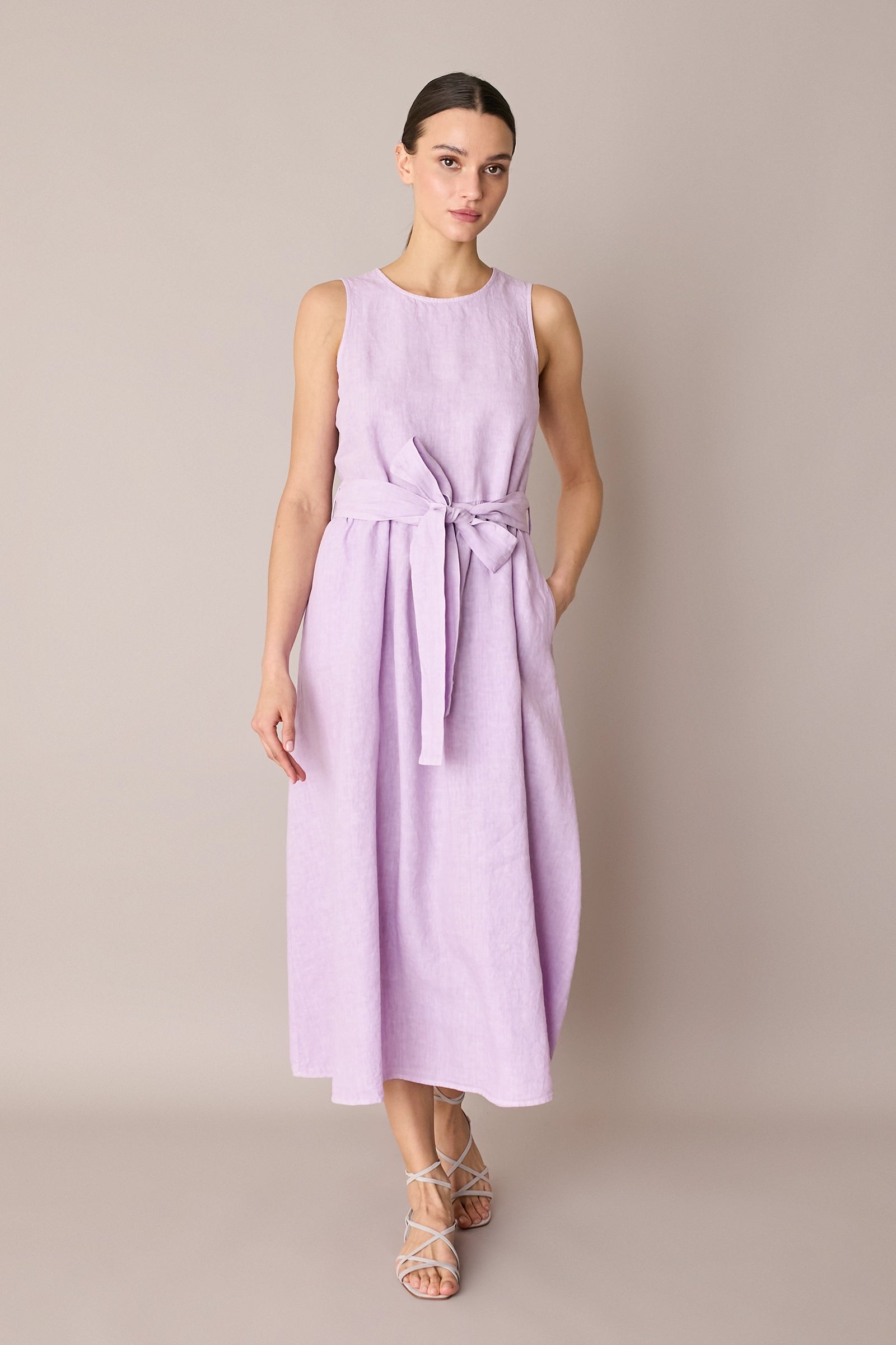 Abito lungo in lino con cintura