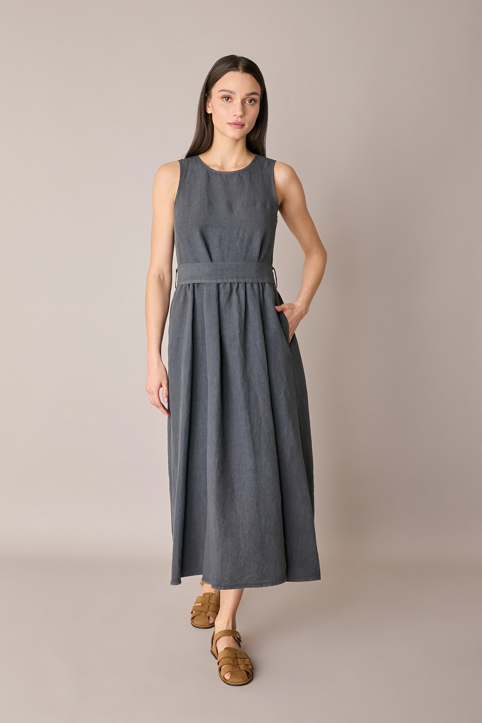 Abito lungo in lino con cintura