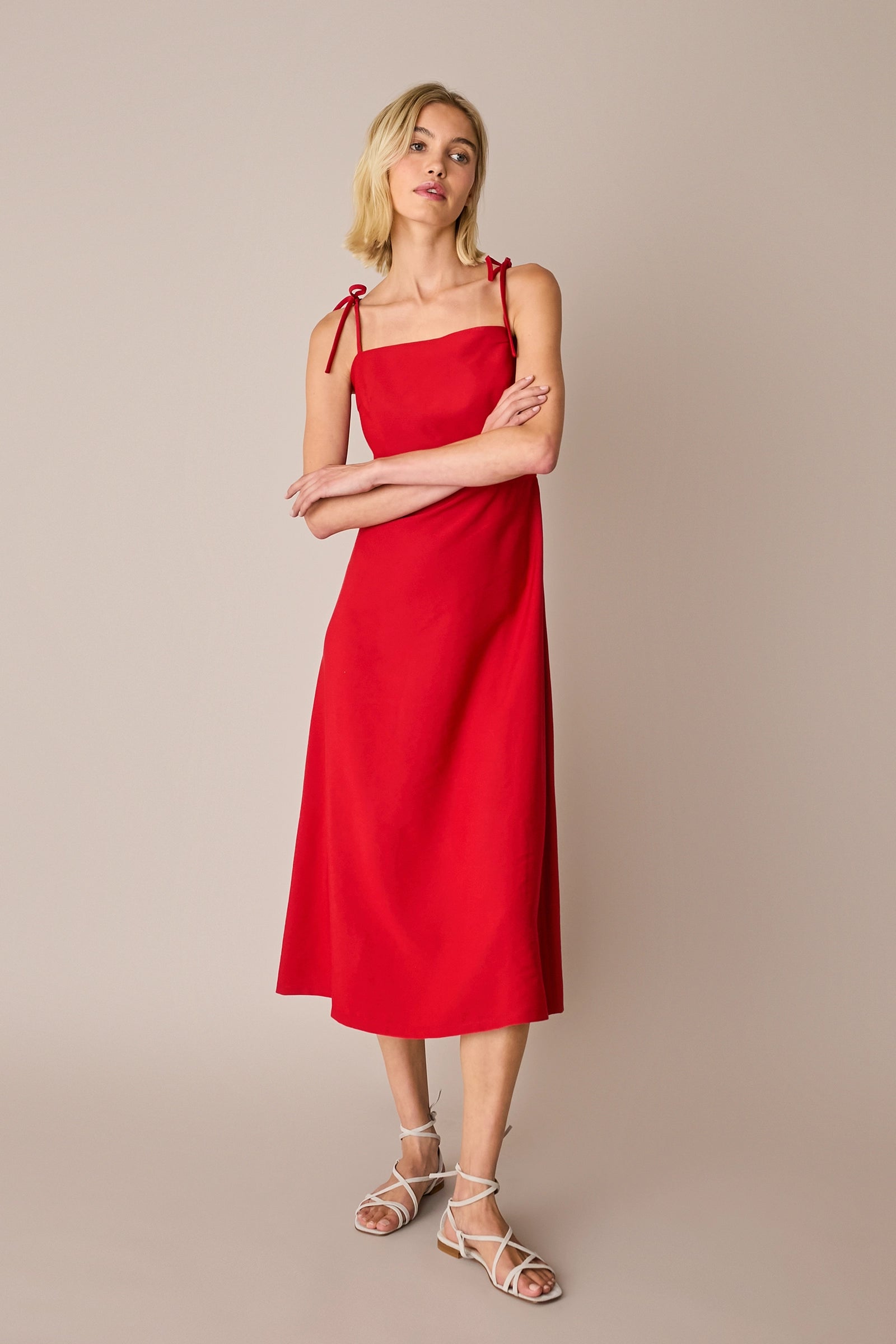 
Long dress with knotted shoulder straps