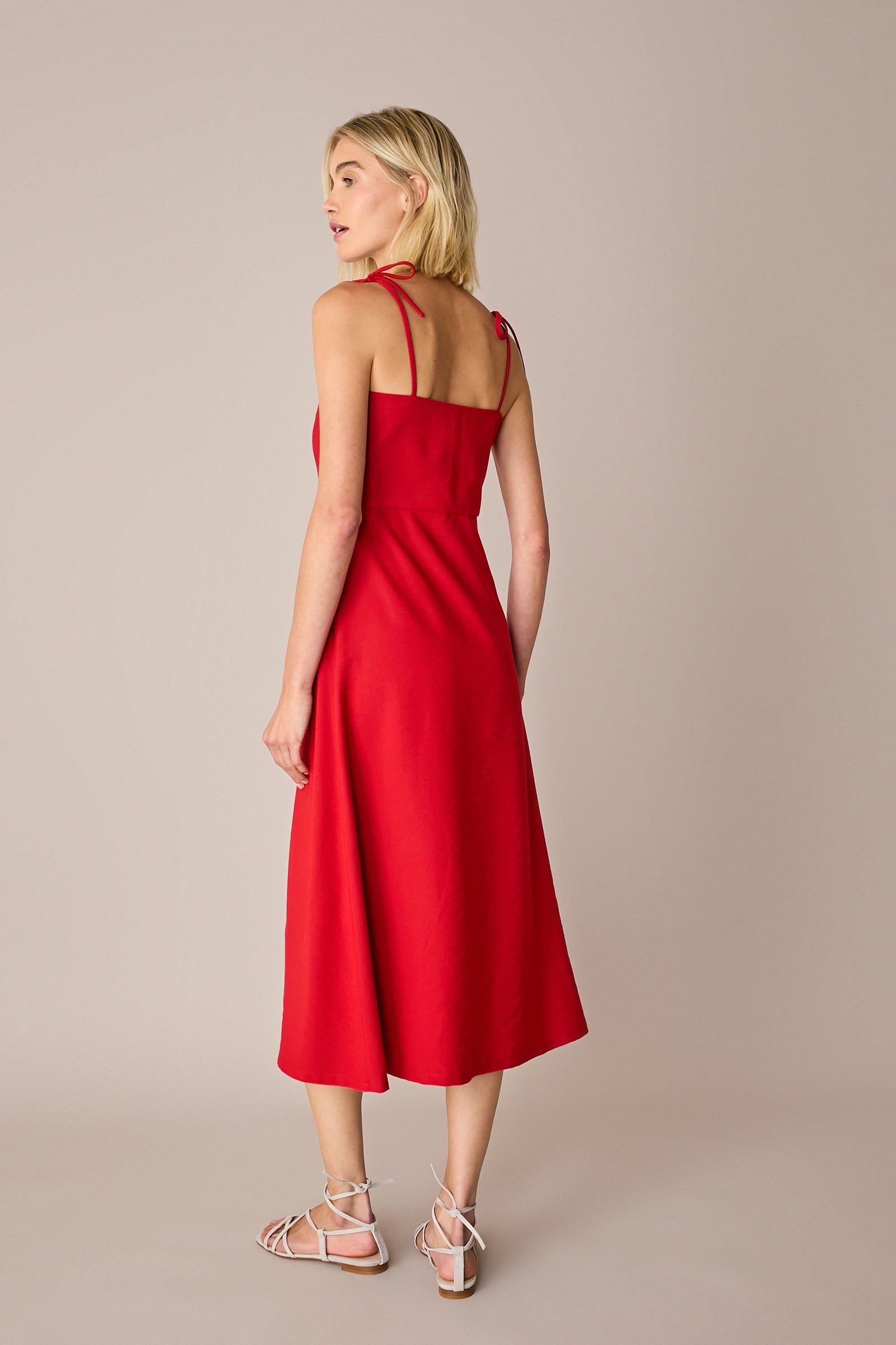 
Long dress with knotted shoulder straps