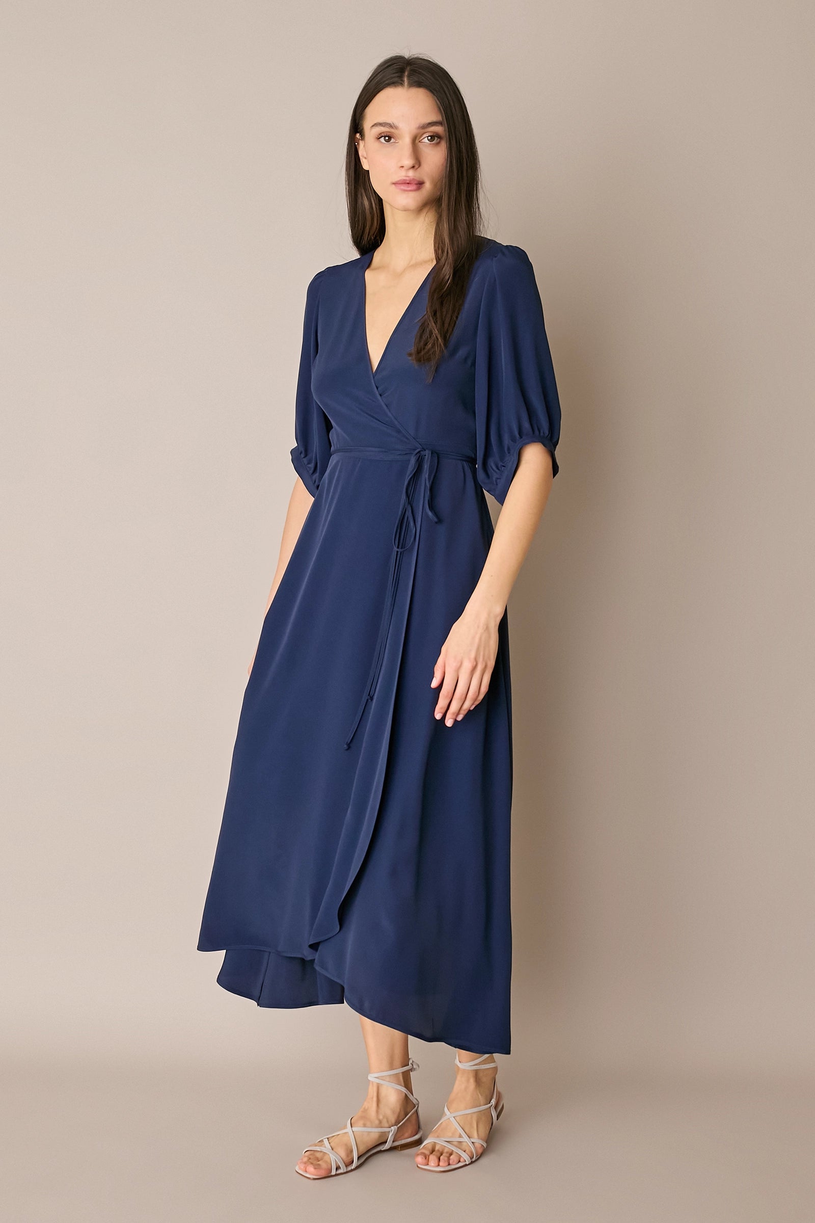 Abito lungo a portafoglio in blend di seta