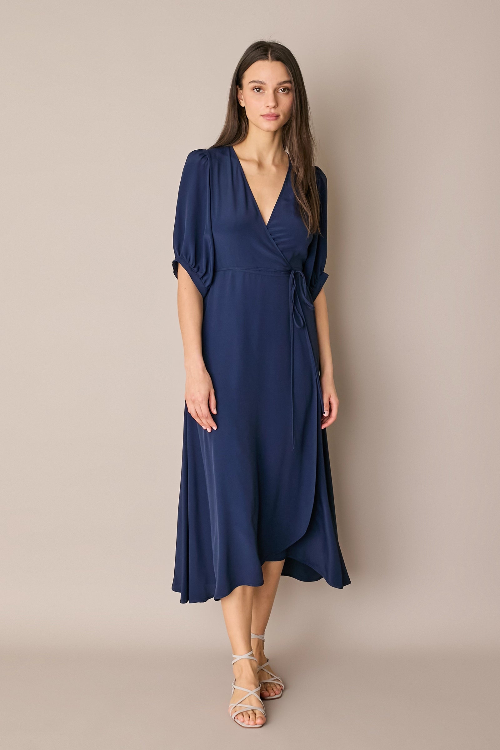 Abito lungo a portafoglio in blend di seta