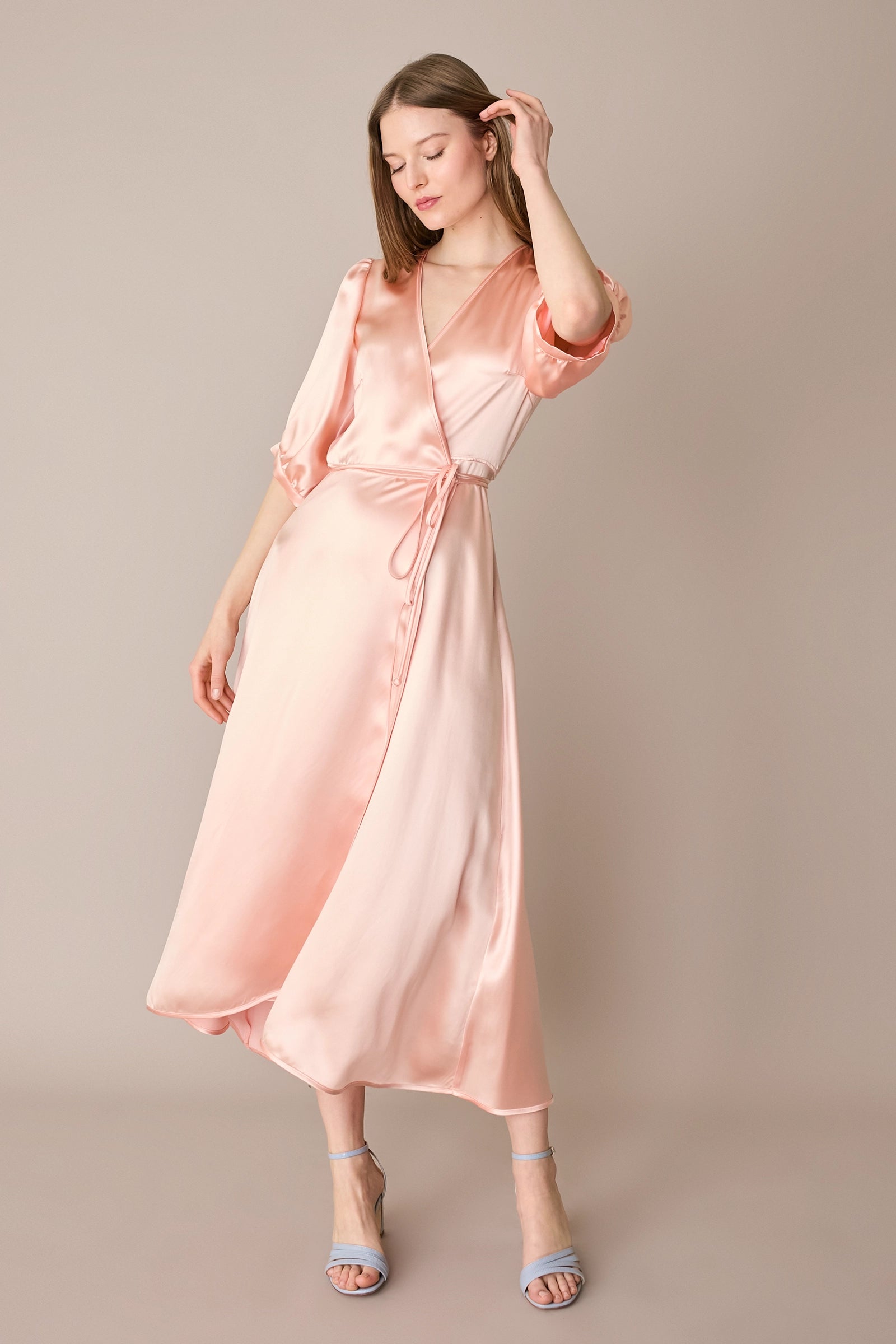 Abito lungo a portafoglio in blend di seta