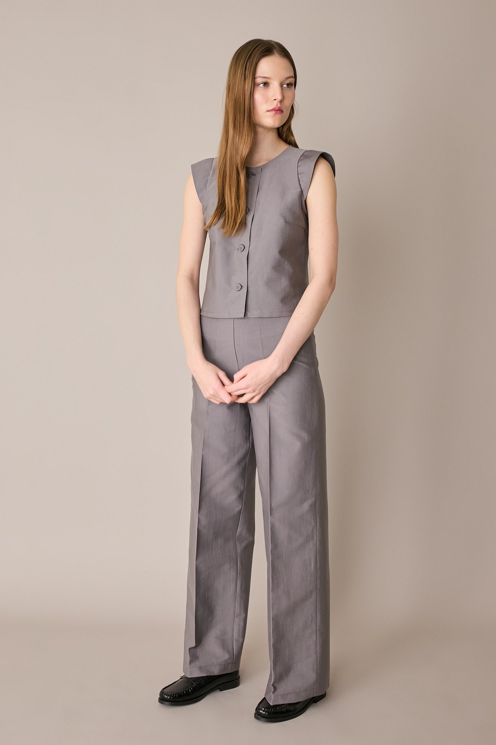 Pantaloni leggeri a palazzo