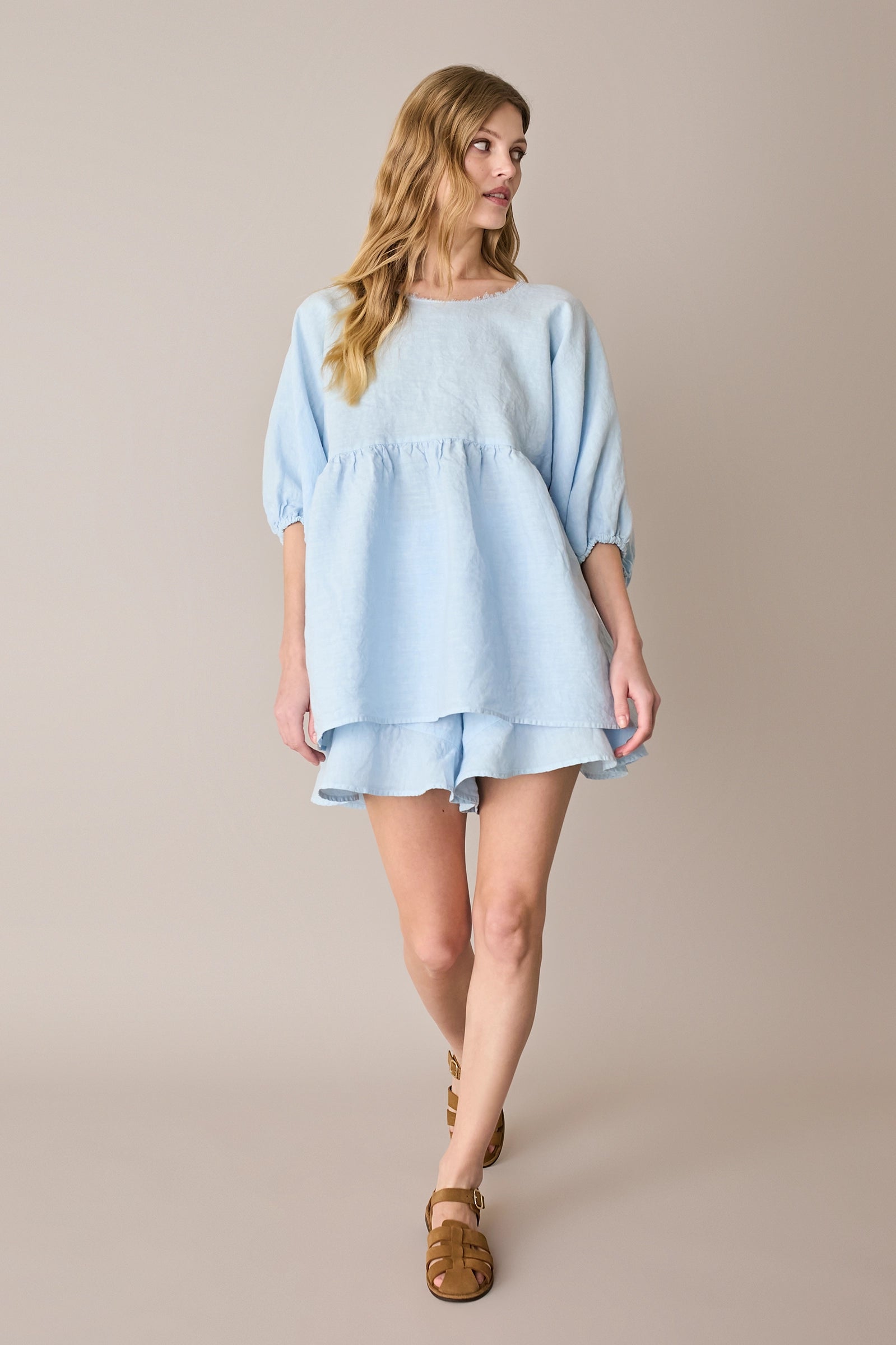 Shorts in lino con bottoni