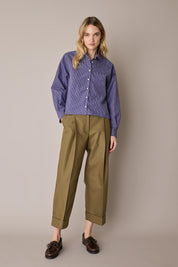 Pantaloni in cotone con piega e risvolto