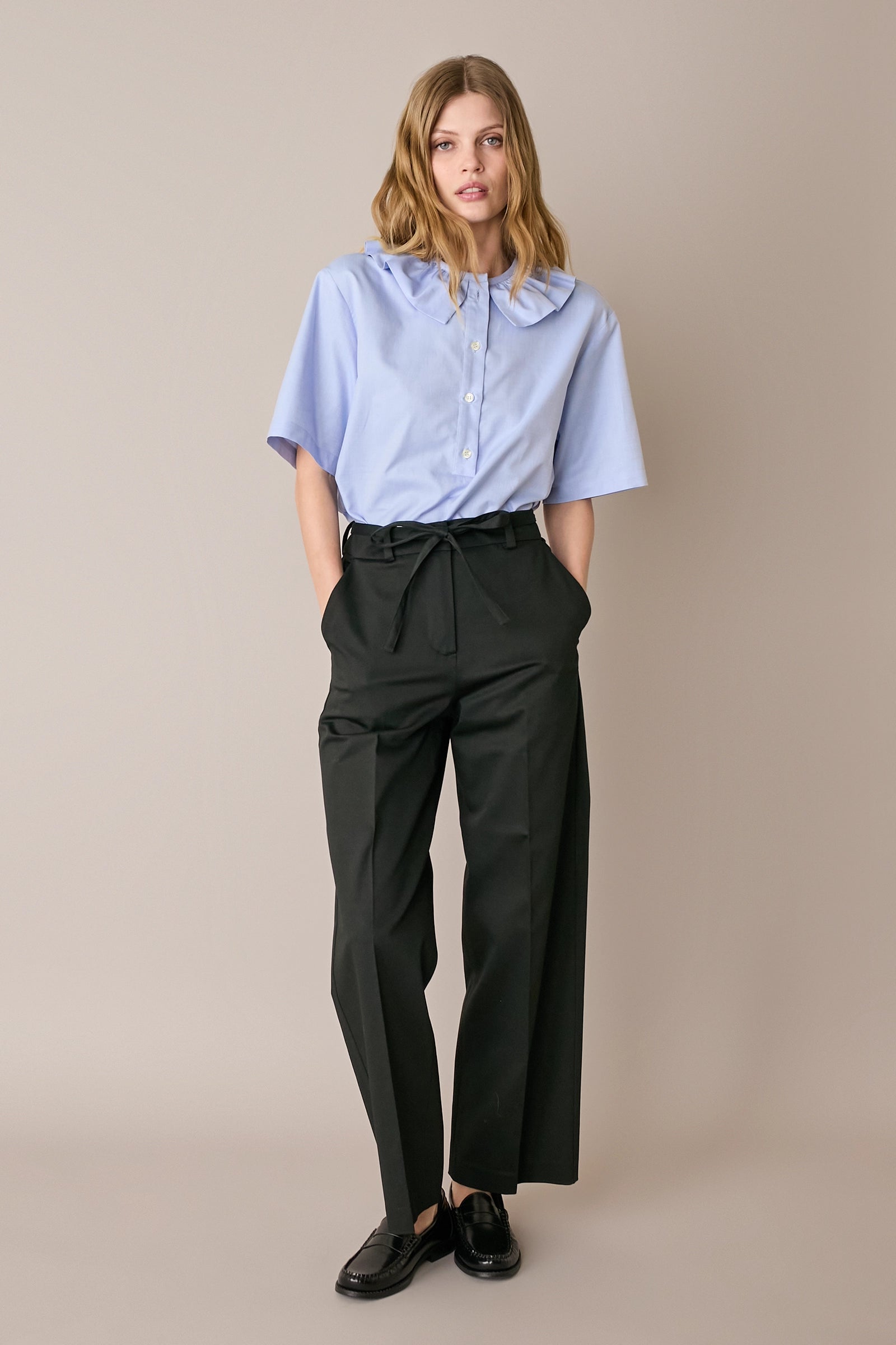Pantaloni in cotone con cintura