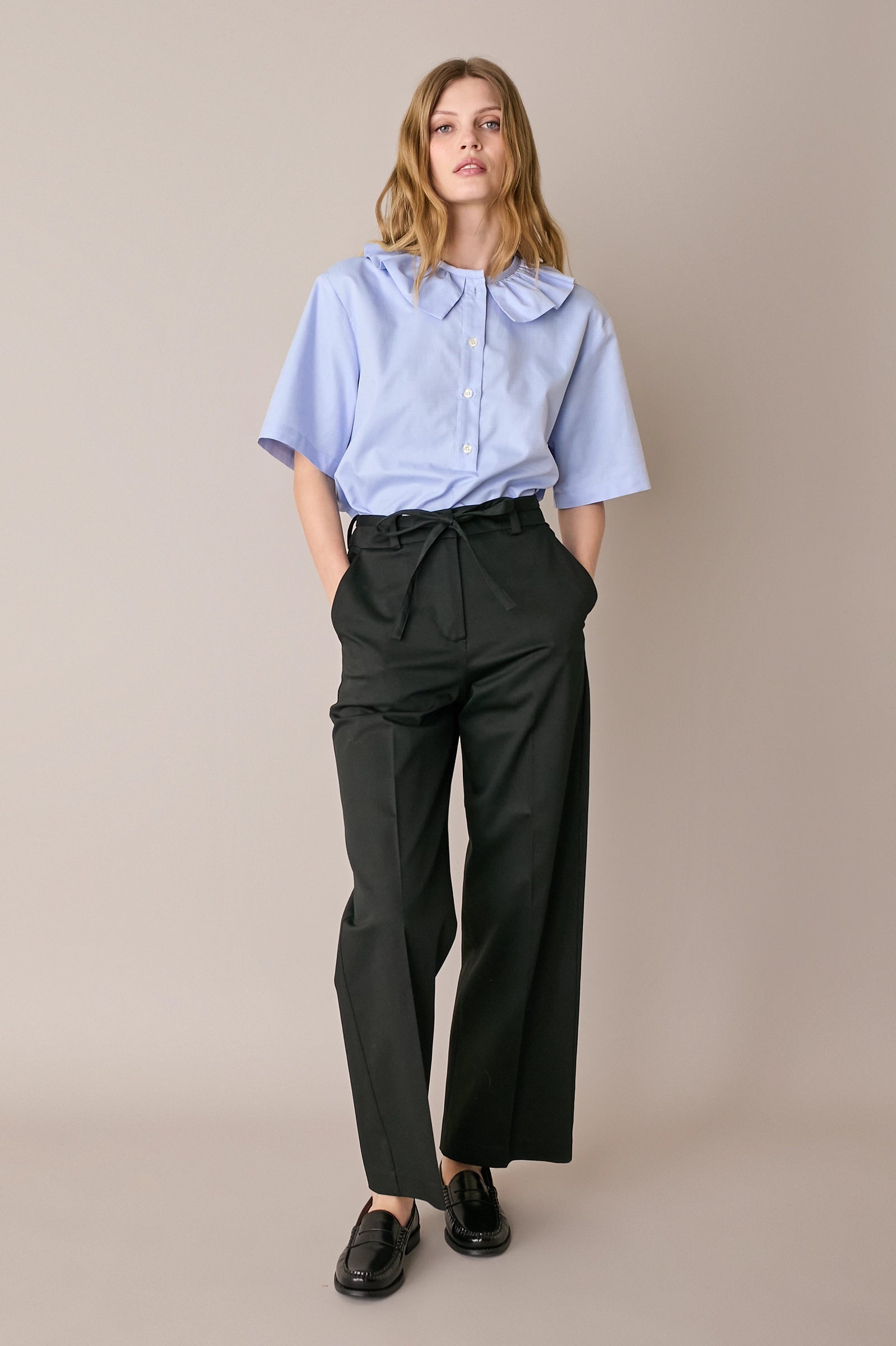 Pantaloni in cotone con cintura