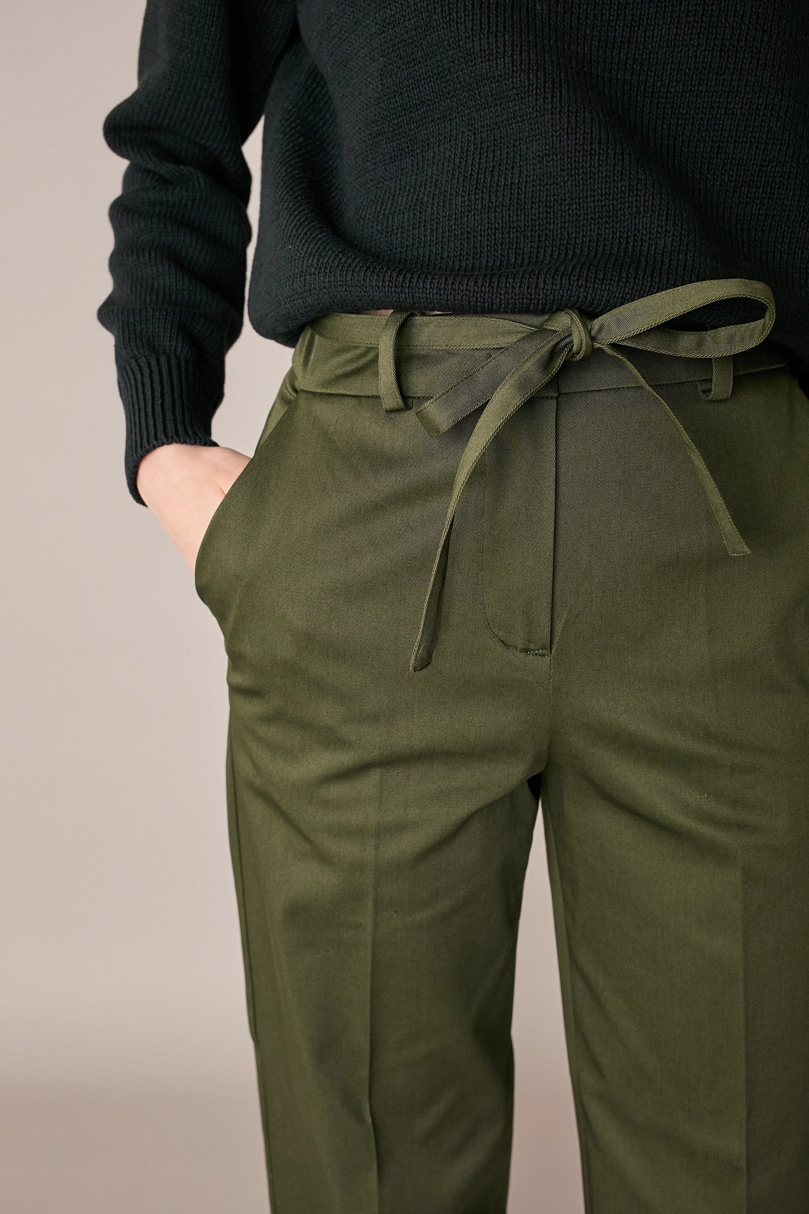 Pantaloni in cotone con cintura